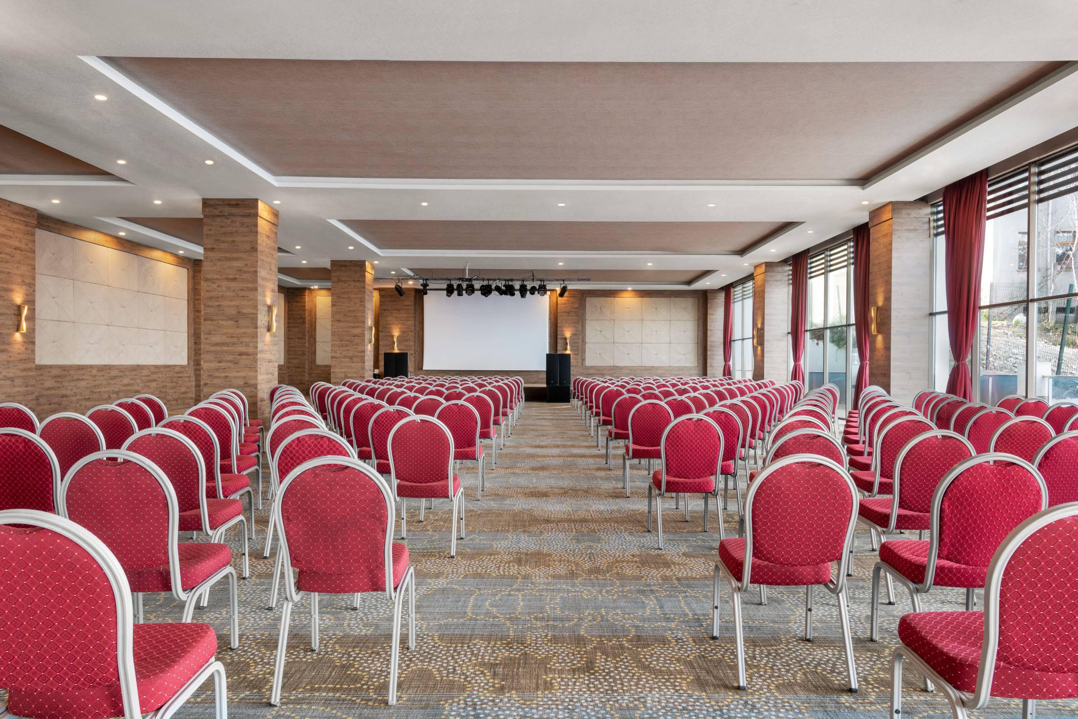 Ramada Resort by Wyndham Unye Bagian luar foto
