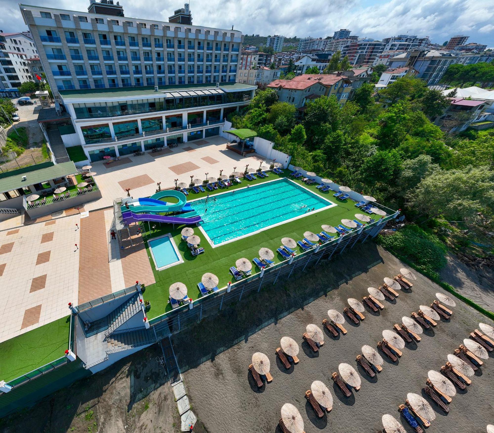 Ramada Resort by Wyndham Unye Bagian luar foto