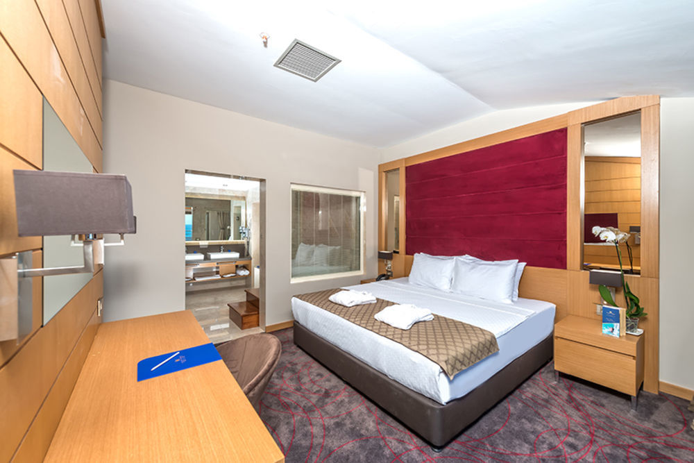 Ramada Resort by Wyndham Unye Bagian luar foto
