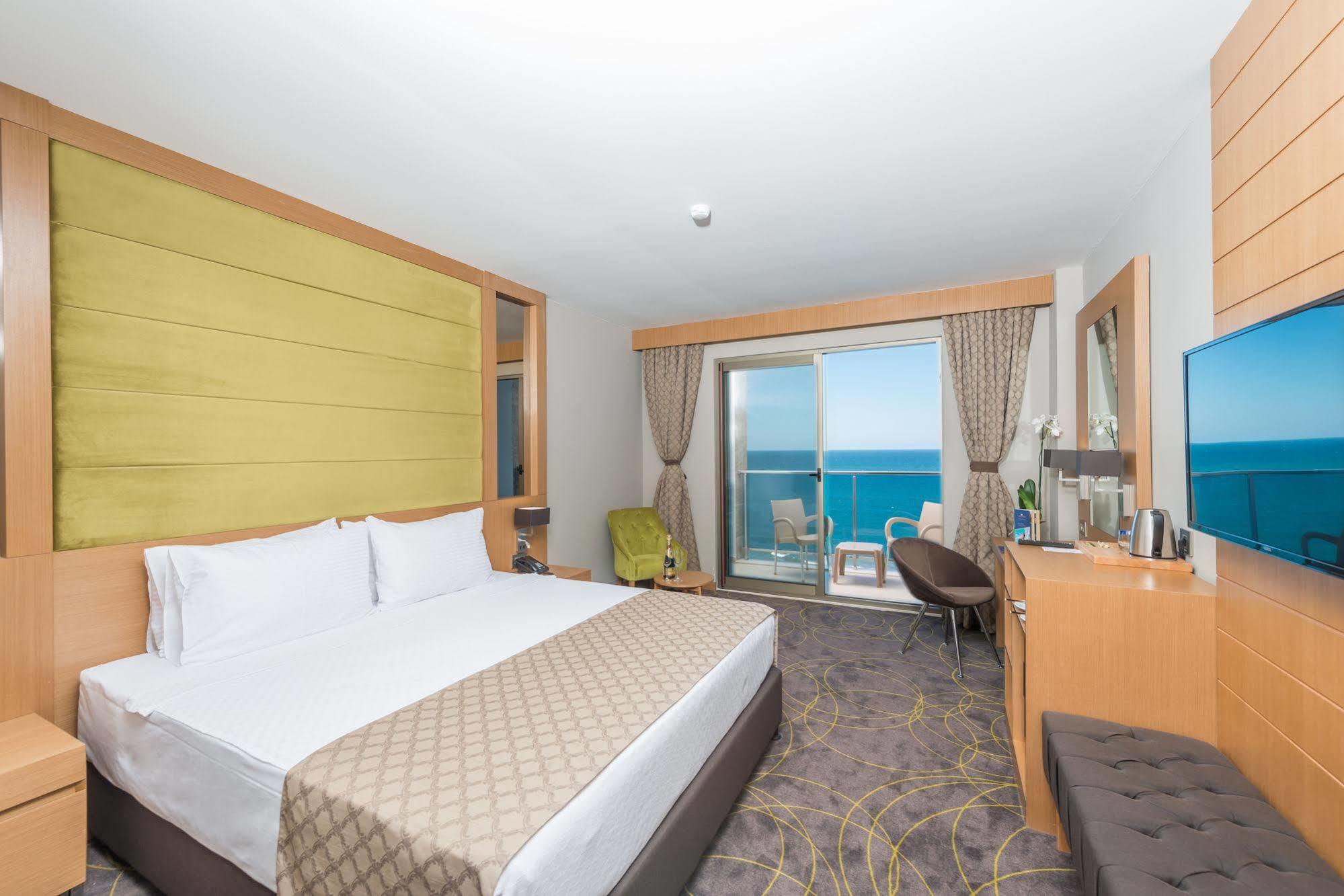 Ramada Resort by Wyndham Unye Bagian luar foto